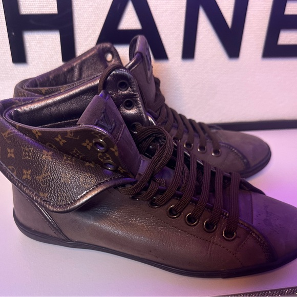 Louis Vuitton Monogram "Brea" Sneakers - Brown
Leather & Canvas size 8 - 38 - Picture 13 of 13